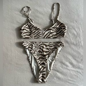 Good American Bikini in neutral tiger stripe (size M)